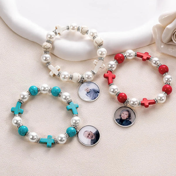 Benutzerdefinierte Foto-Kreuz-Perlenarmband mit Engelsflügeln, Kreuz-Elastikband-Gedenkarmband, Kreuzigungsarmband, christliches Geschenk für Familie/Freunde