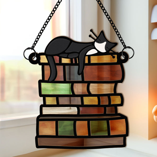Katze schläft auf Büchern - Personalisiertes Fenster hängendes Sonnenfänger-Ornament