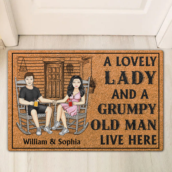 Familienpaar: Hier lebt eine reizende Dame und ein mürrischer alter Mann – Geschenk für Paare – personalisierte Fußmatte