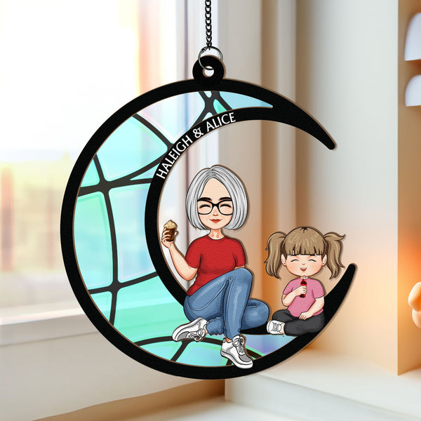 Oma Enkelkind auf dem Mond - Personalisiertes Fenster-Sonnenfänger-Ornament