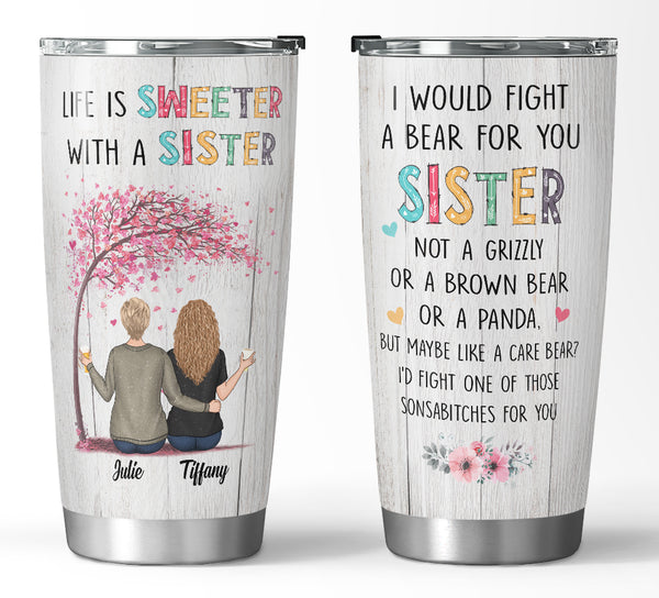 Das Leben ist süßer mit einer Schwester – personalisierter 20oz-Becher – das perfekte Geschenk für Ihre Tochter