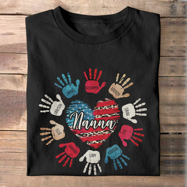 Oma und Enkelkinder Herz und Hände - Personalisiertes Unisex T-Shirt